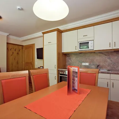Wellness-aparthotel Montana アパートホテル 4*